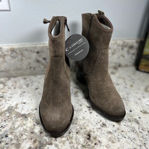 La Canadienne Phinn Fashion Boot, Brown Nubuck, 5 NEW